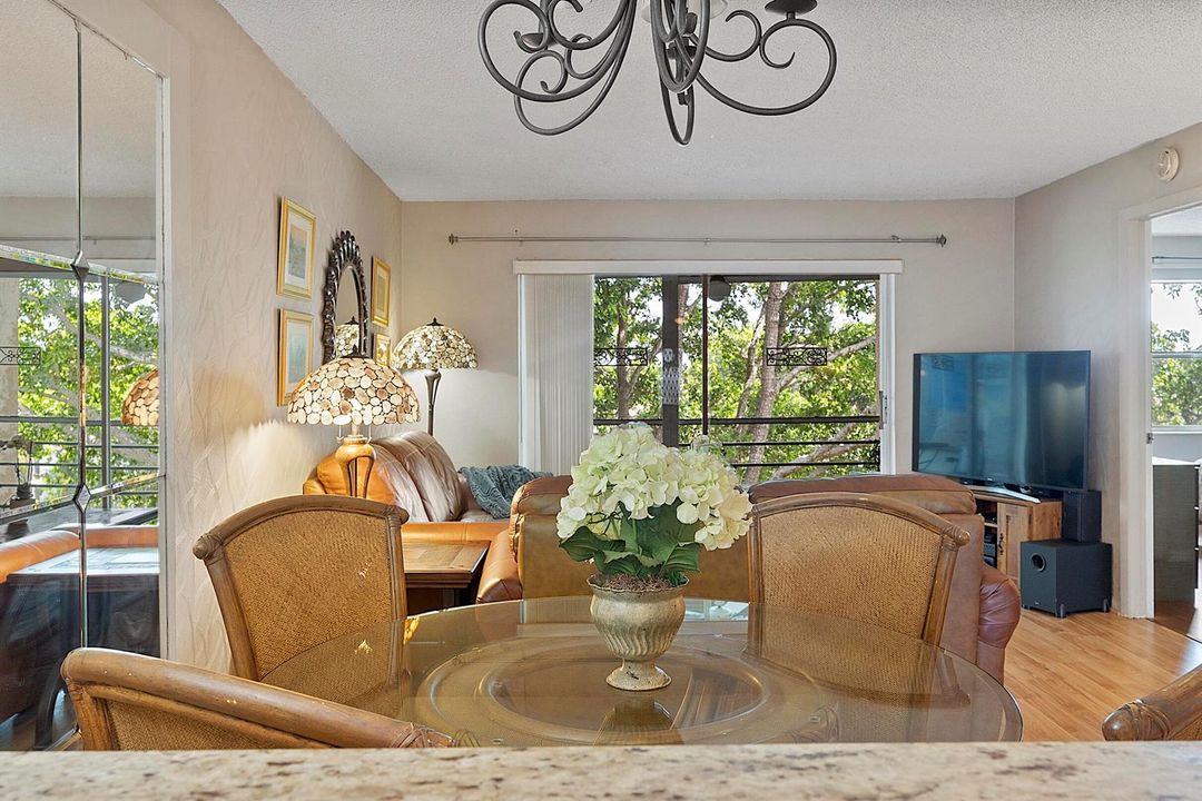 9370 Sunrise Lakes Blvd - - 304131