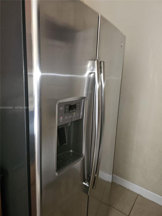 For Rent: $1,700 (1 beds, 1 baths, 2312 Square Feet)