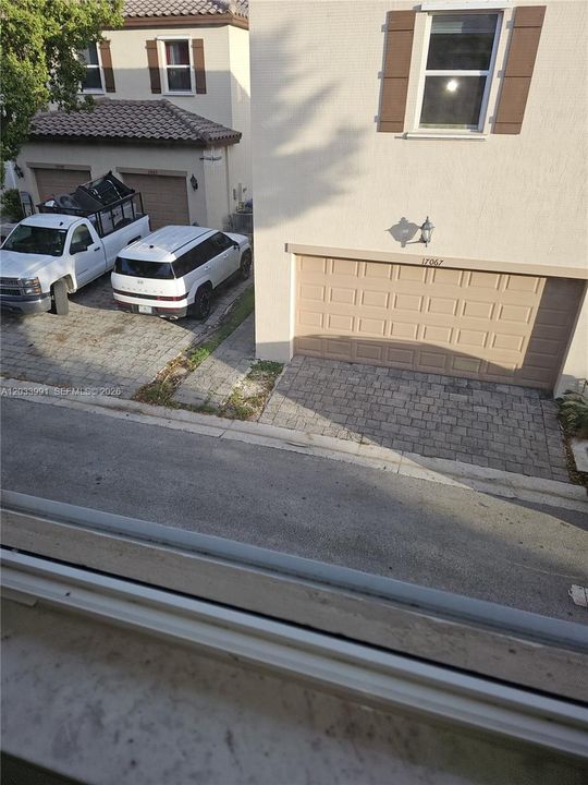 For Rent: $1,700 (1 beds, 1 baths, 2312 Square Feet)