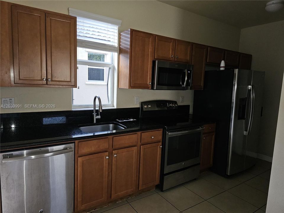 For Rent: $1,700 (1 beds, 1 baths, 2312 Square Feet)
