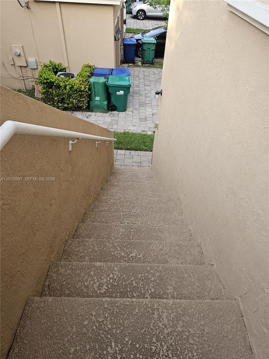 For Rent: $1,700 (1 beds, 1 baths, 2312 Square Feet)