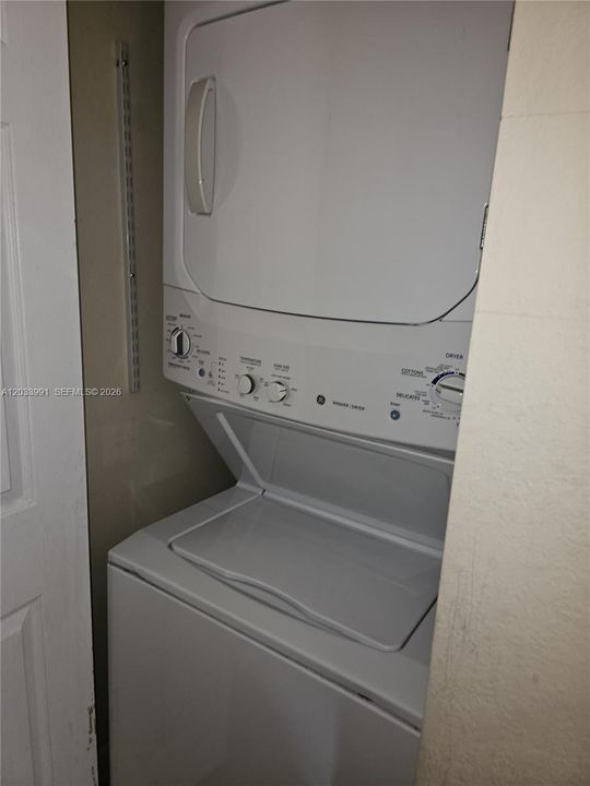 For Rent: $1,700 (1 beds, 1 baths, 2312 Square Feet)