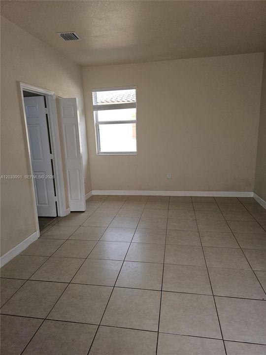 For Rent: $1,700 (1 beds, 1 baths, 2312 Square Feet)