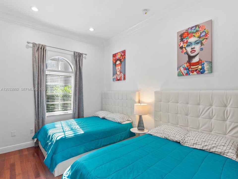 For Sale: $1,999,999 (5 beds, 3 baths, 2020 Square Feet)