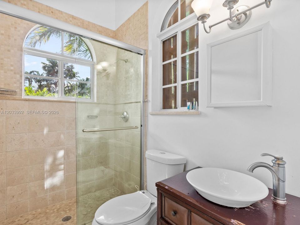 For Sale: $1,999,999 (5 beds, 3 baths, 2020 Square Feet)