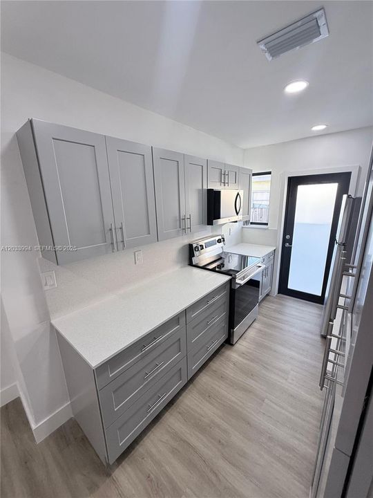 For Rent: $2,600 (2 beds, 1 baths, 700 Square Feet)