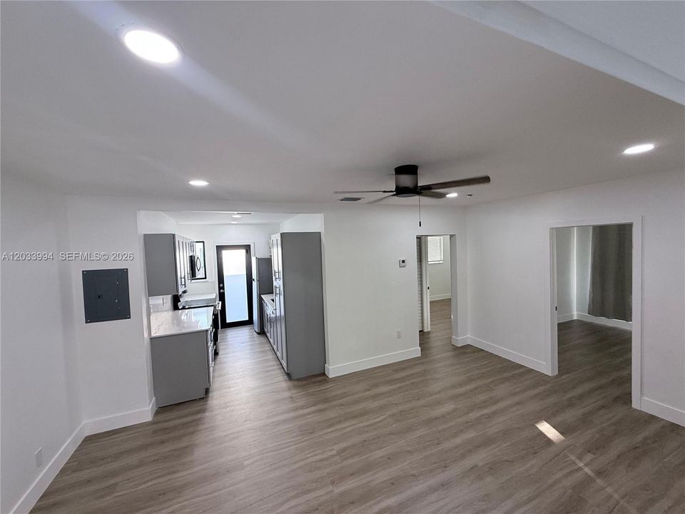 For Rent: $2,600 (2 beds, 1 baths, 700 Square Feet)