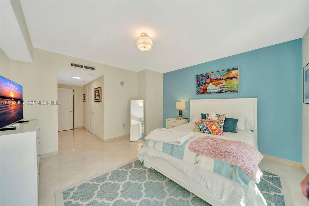 For Rent: $3,300 (2 beds, 2 baths, 1216 Square Feet)