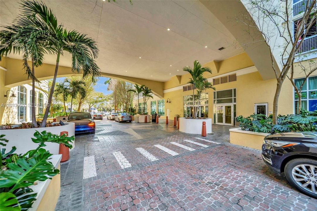 For Rent: $3,300 (2 beds, 2 baths, 1216 Square Feet)