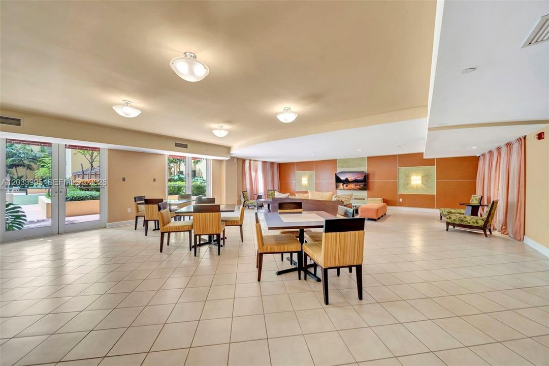 For Rent: $3,300 (2 beds, 2 baths, 1216 Square Feet)