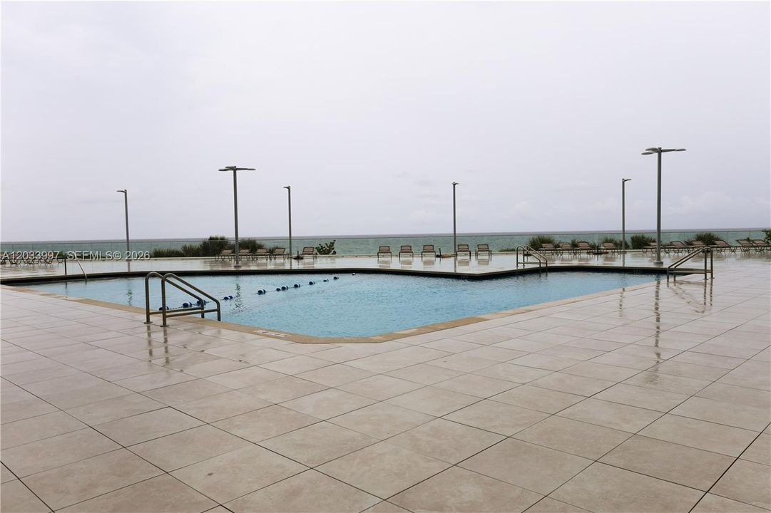 For Sale: $675,000 (2 beds, 2 baths, 1455 Square Feet)