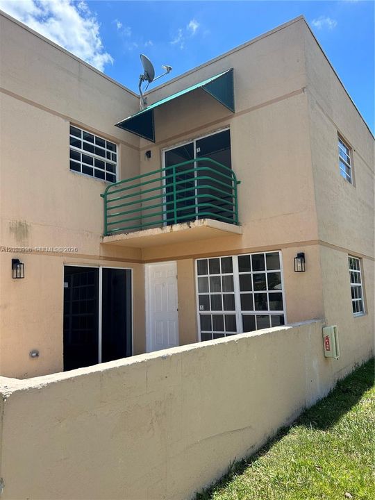 For Rent: $3,000 (3 beds, 3 baths, 1232 Square Feet)