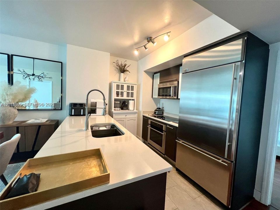 For Rent: $4,100 (2 beds, 2 baths, 1197 Square Feet)