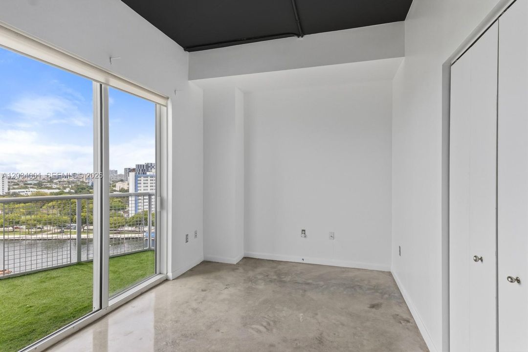 For Rent: $2,450 (1 beds, 1 baths, 704 Square Feet)