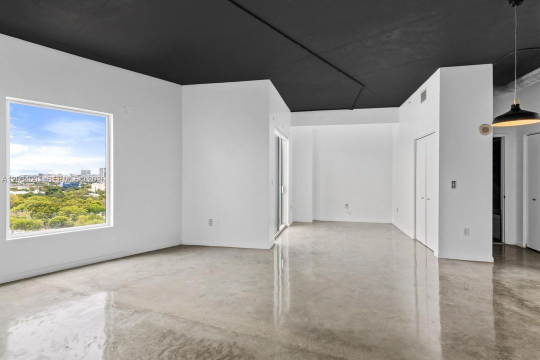 For Rent: $2,450 (1 beds, 1 baths, 704 Square Feet)