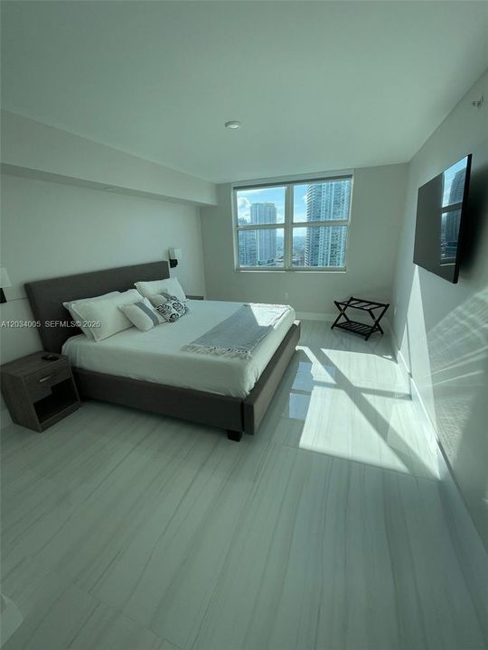 For Rent: $3,500 (1 beds, 1 baths, 775 Square Feet)