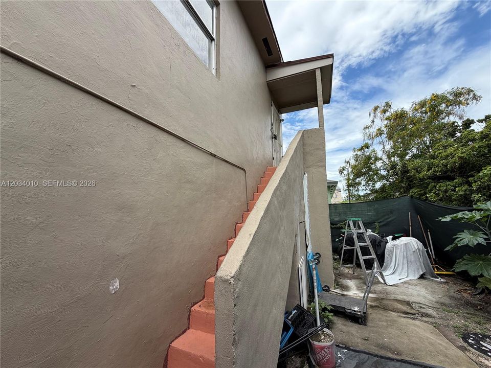 For Rent: $1,400 (2 beds, 1 baths, 1626 Square Feet)