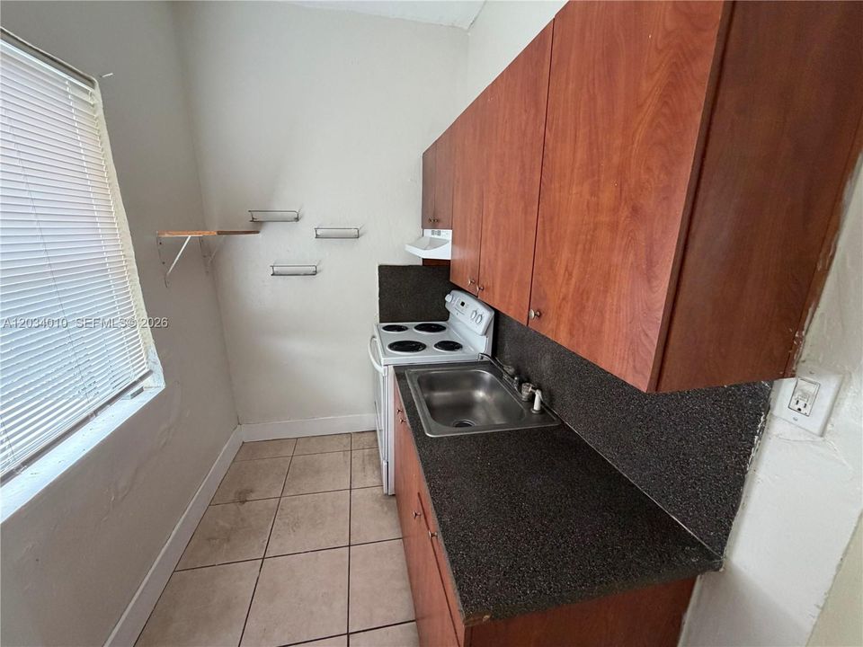 For Rent: $1,400 (2 beds, 1 baths, 1626 Square Feet)