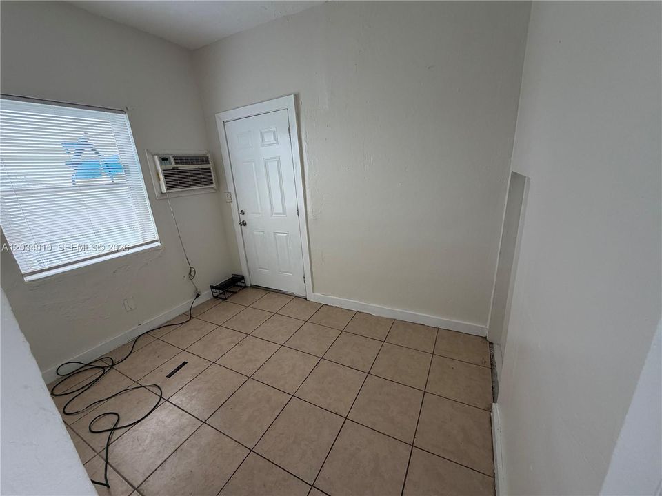 For Rent: $1,400 (2 beds, 1 baths, 1626 Square Feet)