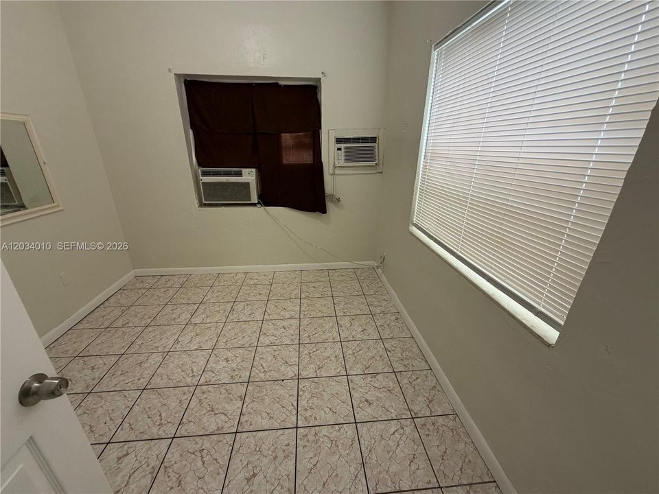For Rent: $1,400 (2 beds, 1 baths, 1626 Square Feet)