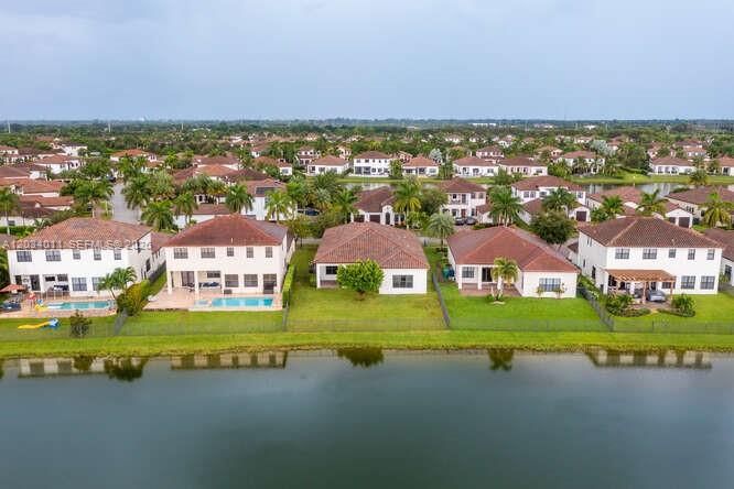 For Sale: $1,300,000 (4 beds, 3 baths, 3076 Square Feet)