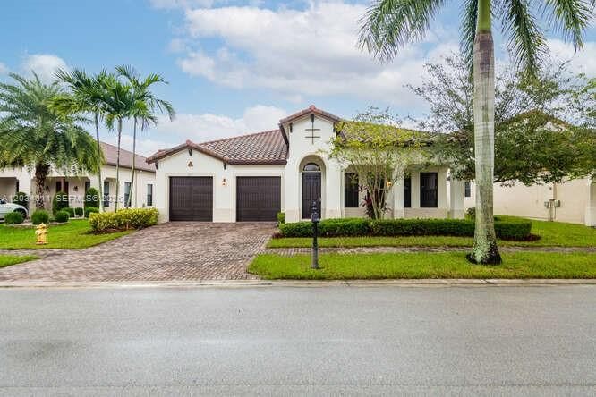 For Sale: $1,300,000 (4 beds, 3 baths, 3076 Square Feet)