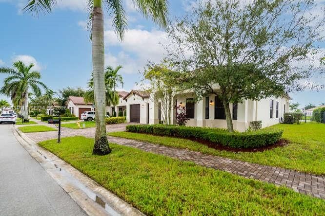 For Sale: $1,300,000 (4 beds, 3 baths, 3076 Square Feet)