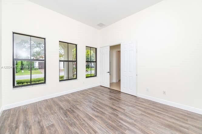 For Sale: $1,300,000 (4 beds, 3 baths, 3076 Square Feet)