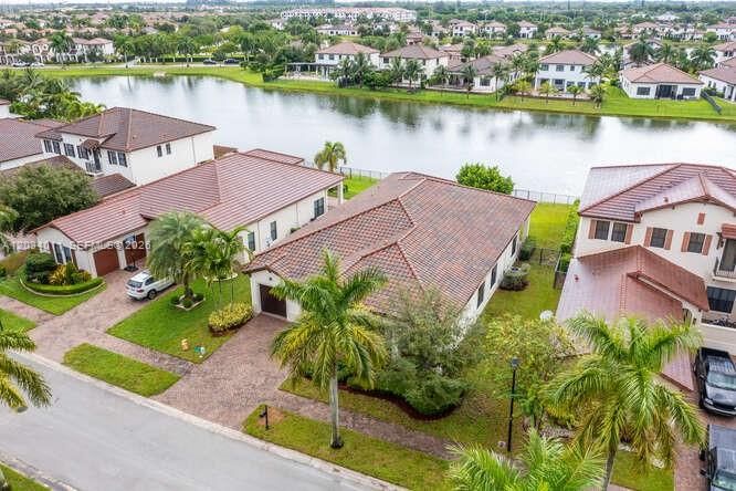 For Sale: $1,300,000 (4 beds, 3 baths, 3076 Square Feet)