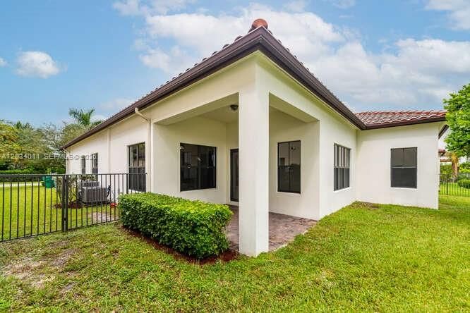 For Sale: $1,300,000 (4 beds, 3 baths, 3076 Square Feet)