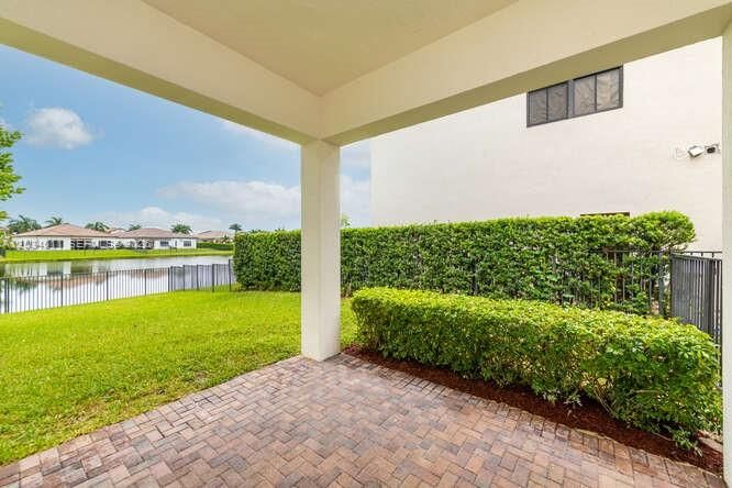 For Sale: $1,300,000 (4 beds, 3 baths, 3076 Square Feet)