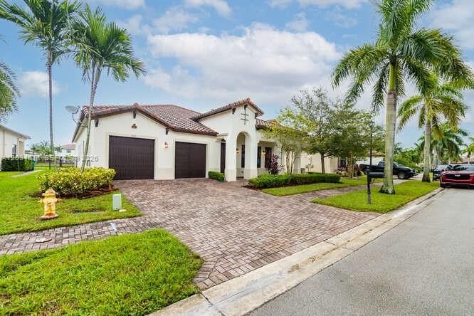 For Sale: $1,300,000 (4 beds, 3 baths, 3076 Square Feet)