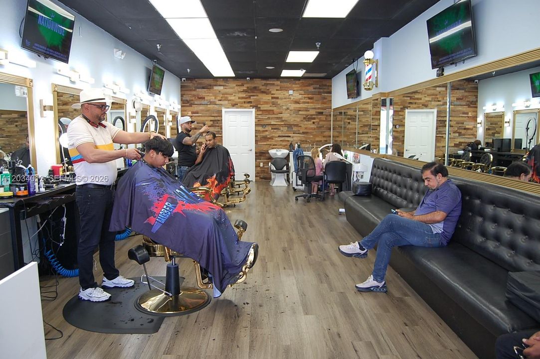 barber stations...estaciones de barberos