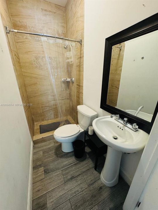 For Rent: $1,995 (0 beds, 1 baths, 570 Square Feet)