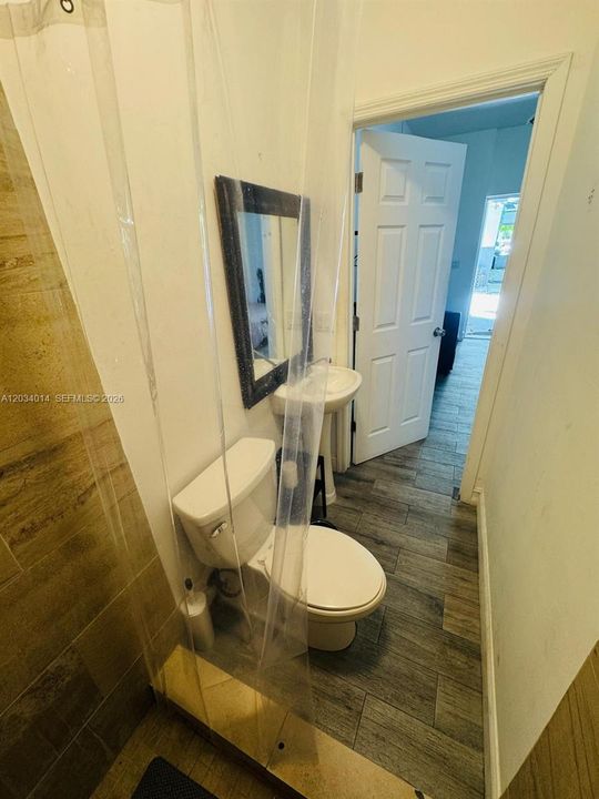 For Rent: $1,995 (0 beds, 1 baths, 570 Square Feet)