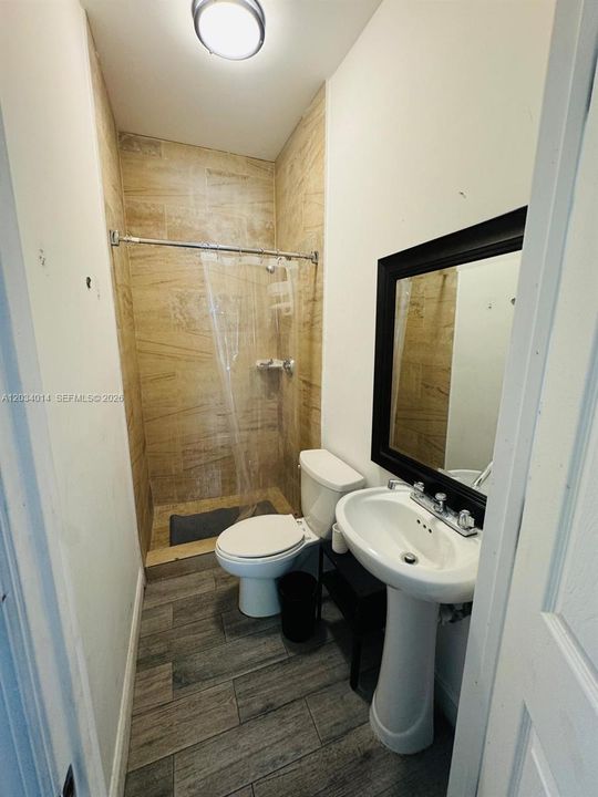 For Rent: $1,995 (0 beds, 1 baths, 570 Square Feet)