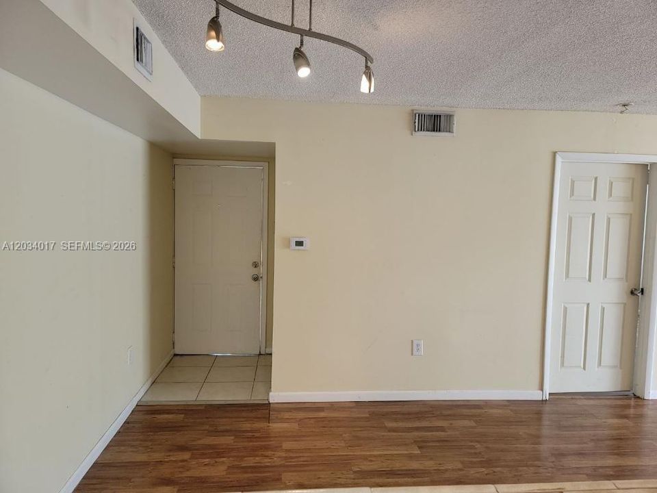 For Rent: $2,300 (3 beds, 2 baths, 0 Square Feet)