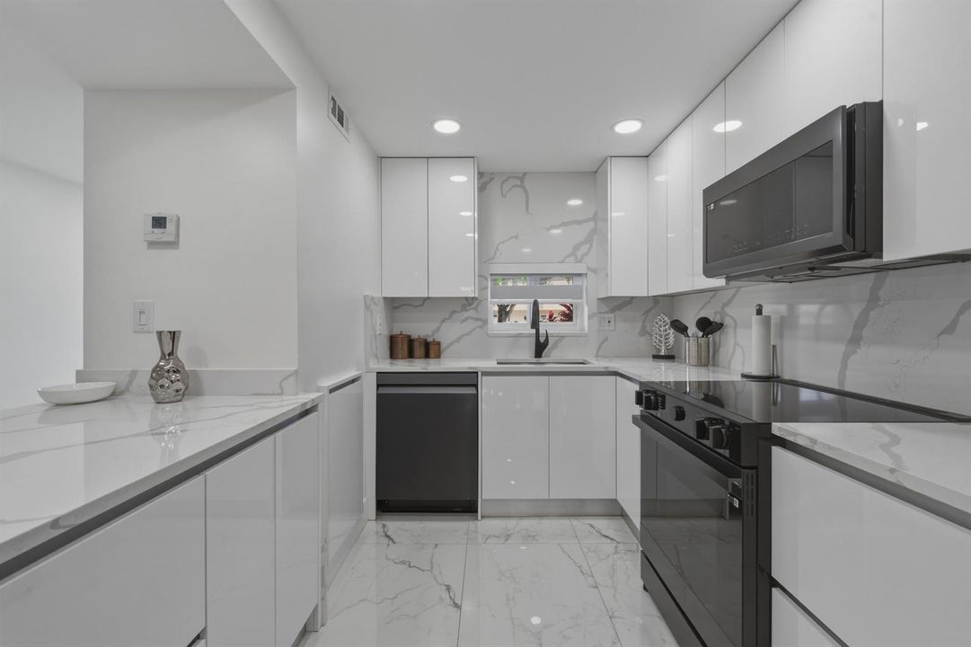 12. Kitchen No Fridge