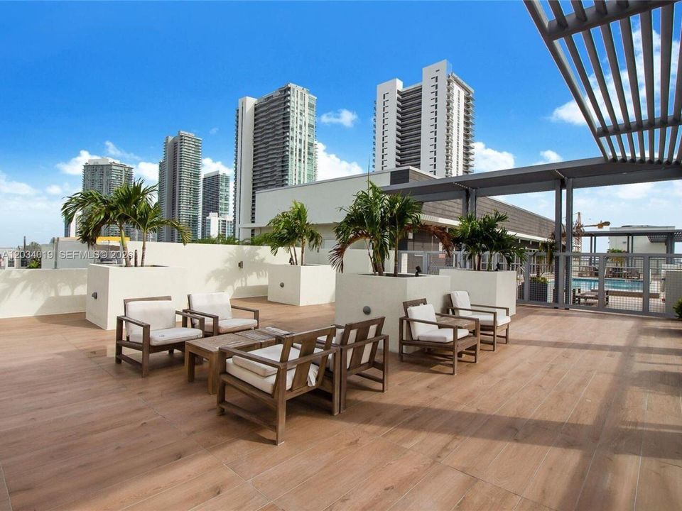 En Venta: $479,000 (2 camas, 2 baños, 814 Pies cuadrados)