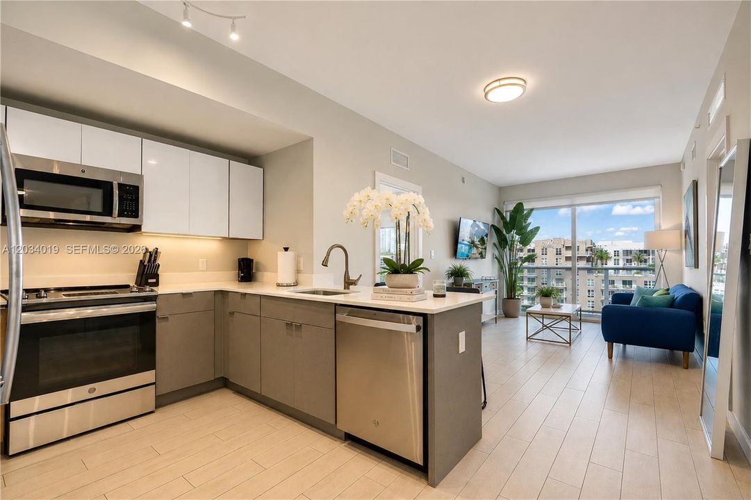 En Venta: $479,000 (2 camas, 2 baños, 814 Pies cuadrados)
