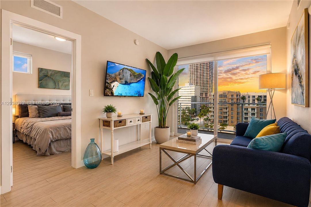 En Venta: $479,000 (2 camas, 2 baños, 814 Pies cuadrados)