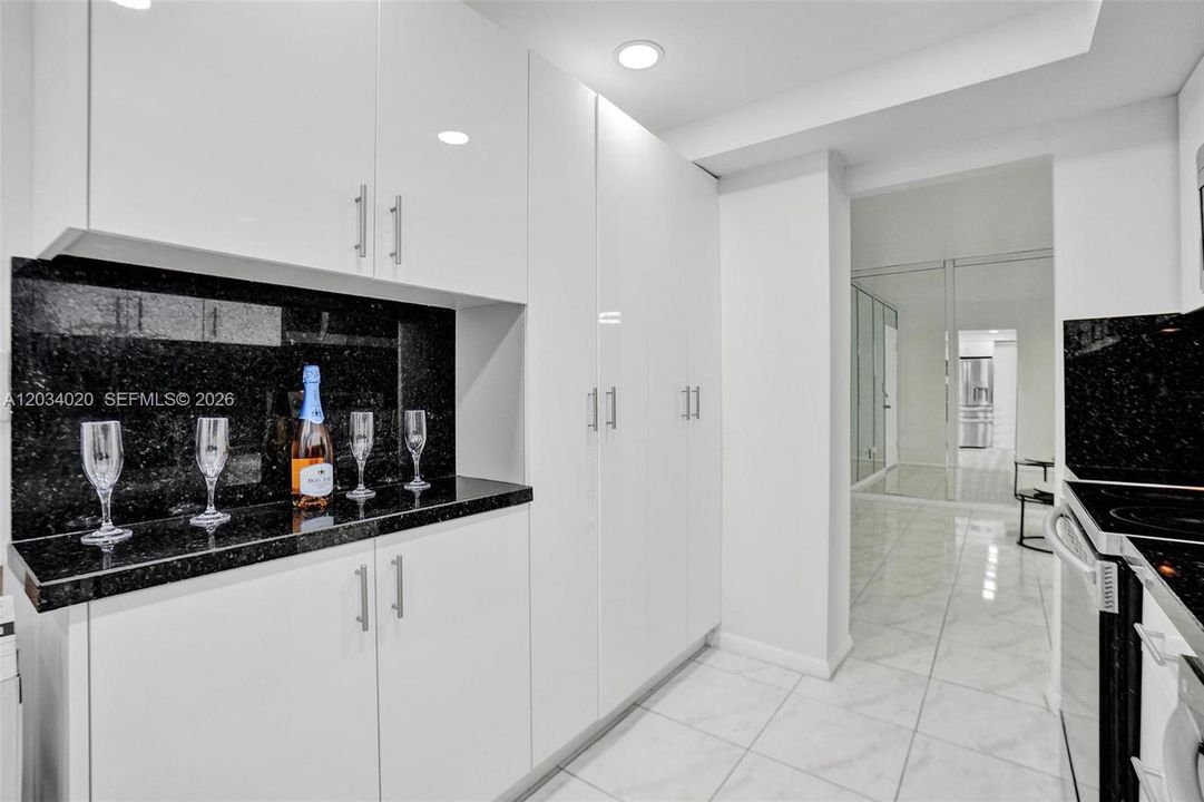 For Sale: $350,000 (2 beds, 2 baths, 1200 Square Feet)