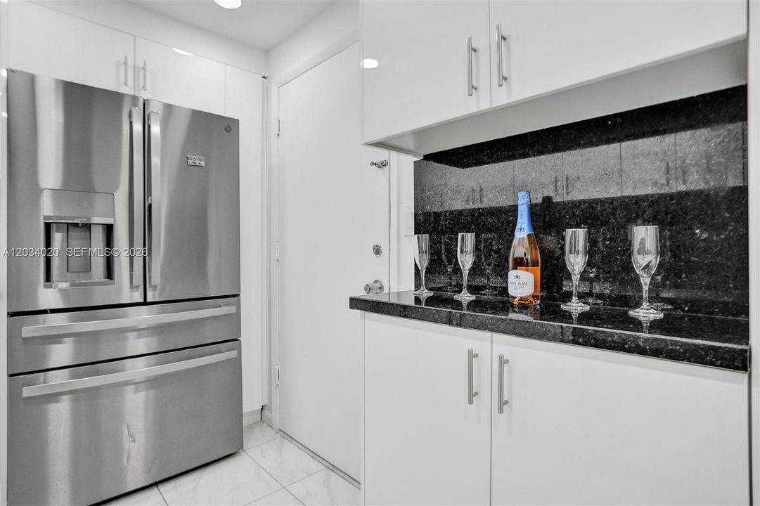 For Sale: $350,000 (2 beds, 2 baths, 1200 Square Feet)