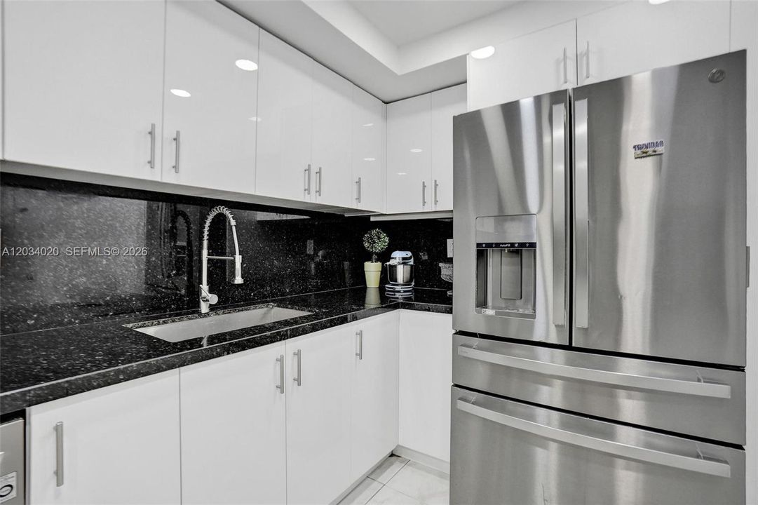 For Sale: $350,000 (2 beds, 2 baths, 1200 Square Feet)