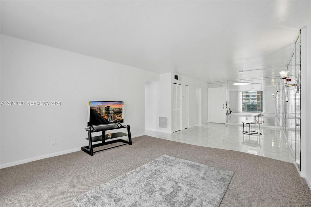 For Sale: $350,000 (2 beds, 2 baths, 1200 Square Feet)