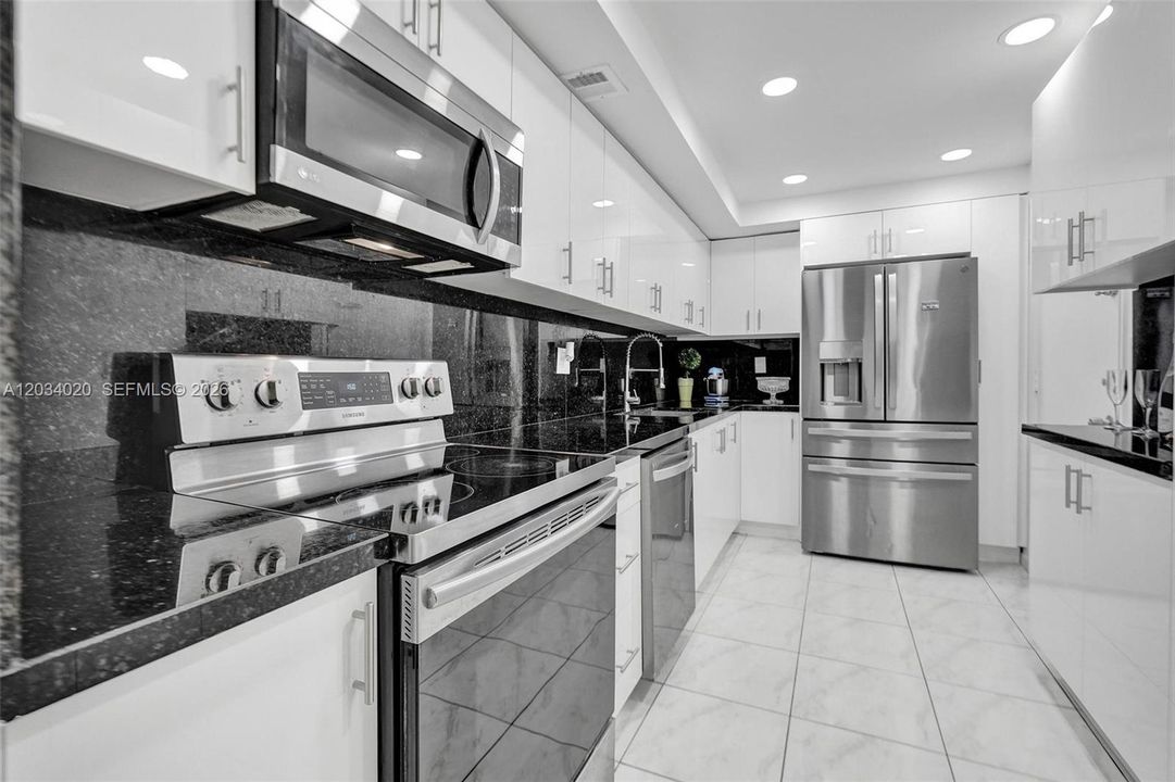 For Sale: $350,000 (2 beds, 2 baths, 1200 Square Feet)
