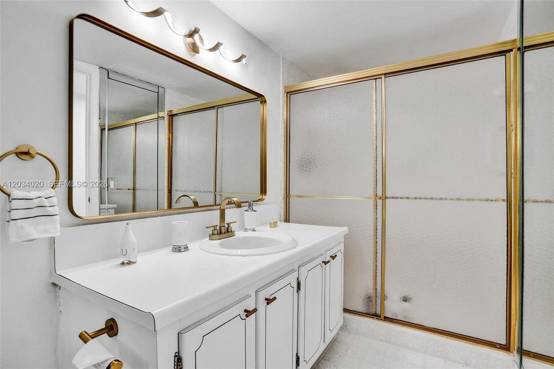 For Sale: $350,000 (2 beds, 2 baths, 1200 Square Feet)