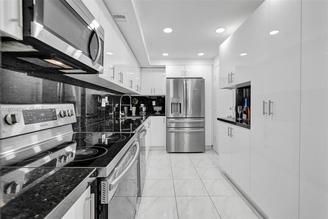 For Sale: $350,000 (2 beds, 2 baths, 1200 Square Feet)