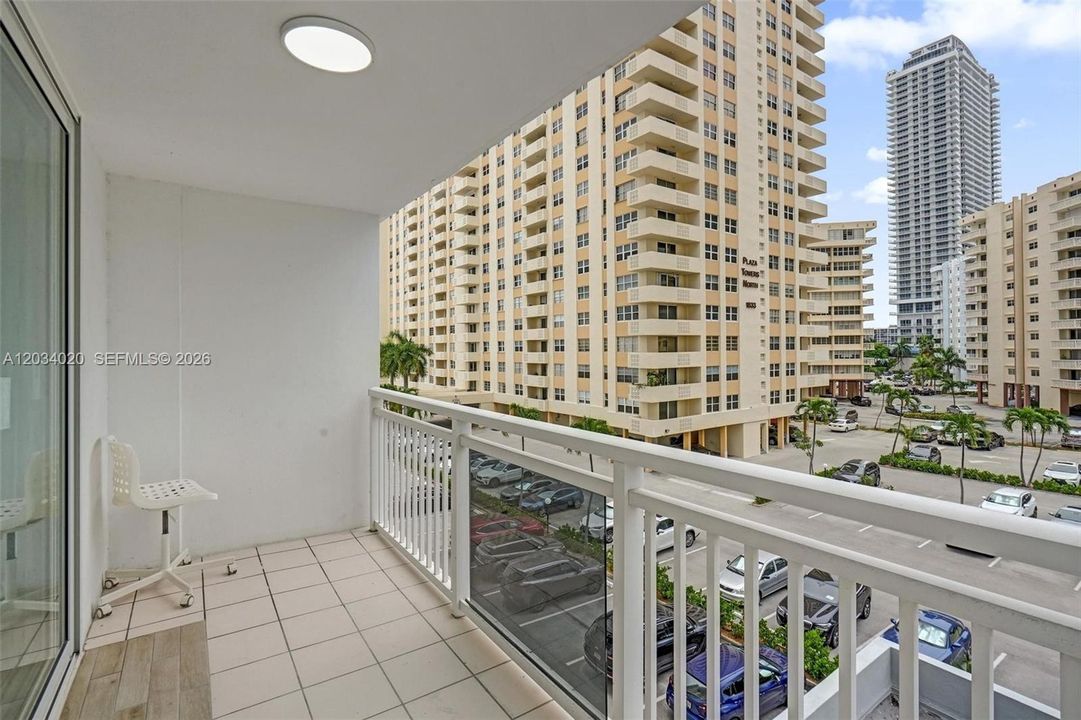 For Sale: $350,000 (2 beds, 2 baths, 1200 Square Feet)