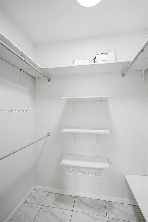 For Sale: $350,000 (2 beds, 2 baths, 1200 Square Feet)